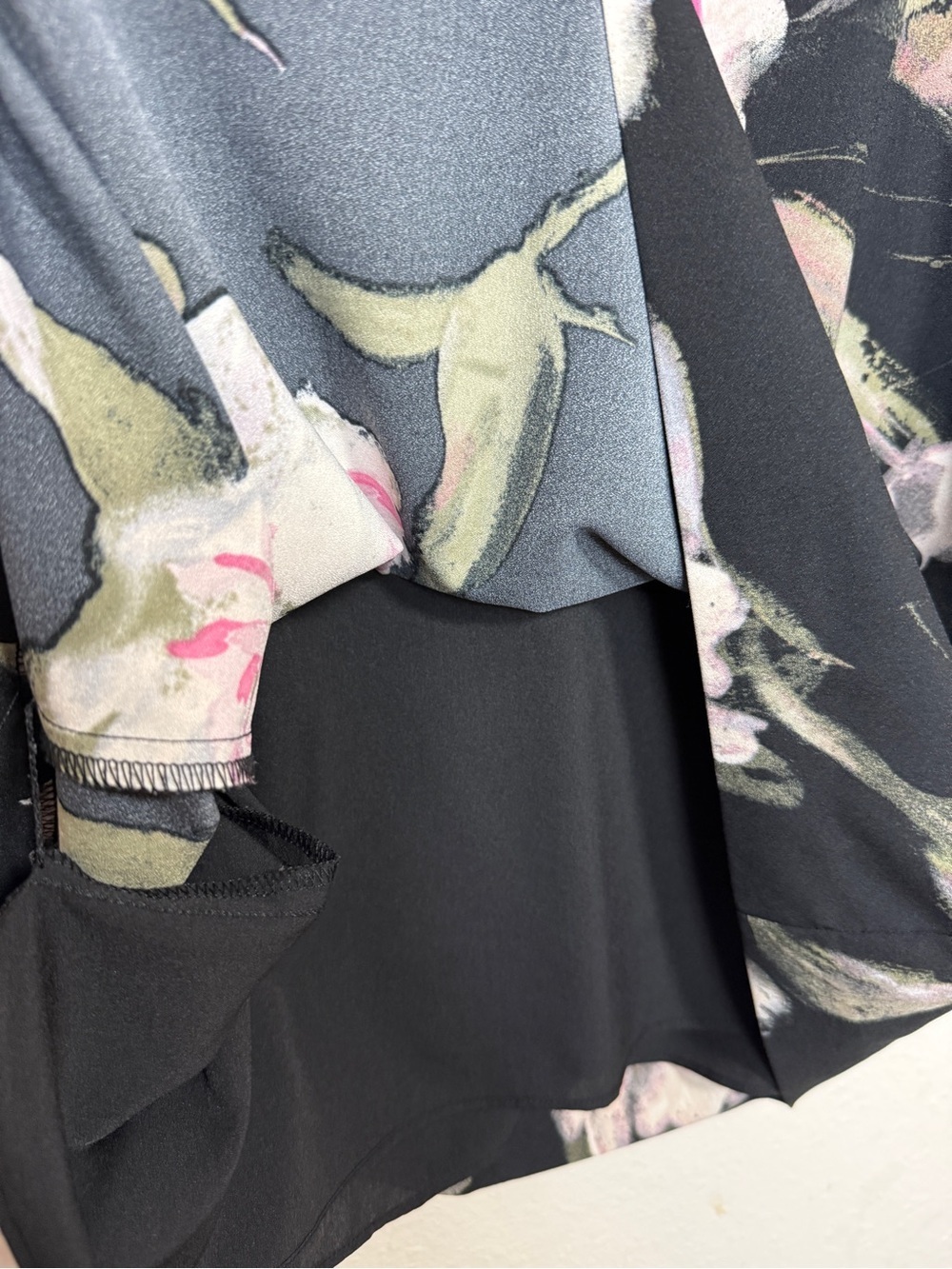 White House Black Market Floral Dress 14P Black Shift V-Neck Bell Sleeve Petite - Picture 5 of 11